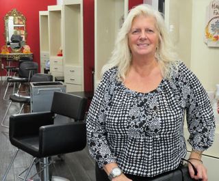 Salon Rouge II | Denise Lévesque, Coiffeuse Francophone Salon Rouge II | Denise Lévesque, Coiffeuse Francophone